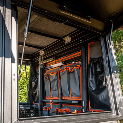 Alu-Cab Canopy Camper pickup felépítmény Toyota Tundra 2007–2021 5.5 lábas platóhoz – fekete - Image 4