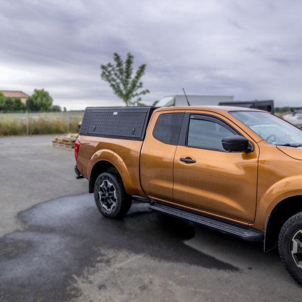 Alu-Cab Explorer Alumínium Felépítmény Nissan Navara 2016 Extra Cab | Bordázott Kivitel