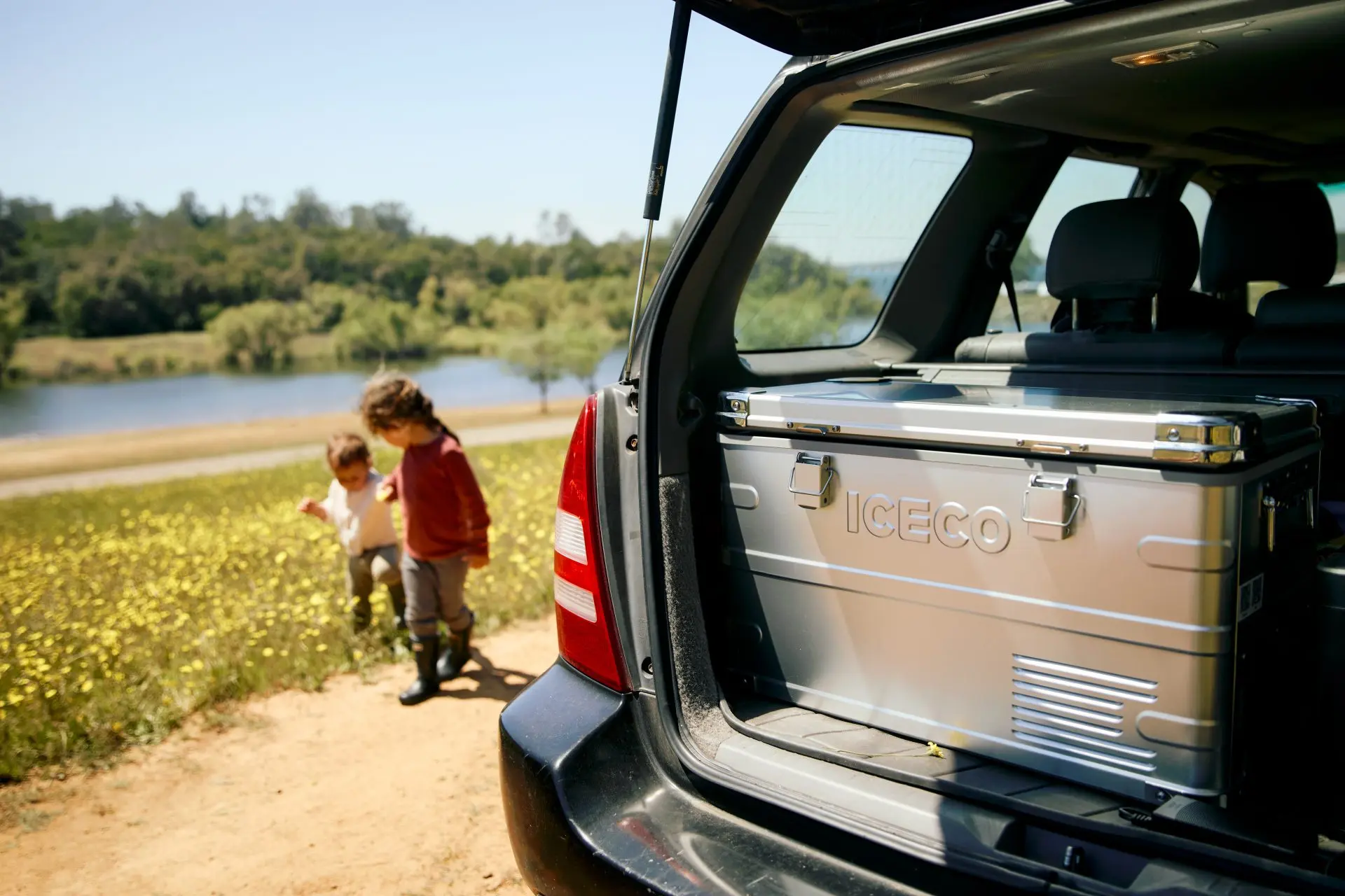 overlanding hűtő kompresszoros 12V terepjáró csomagtartóban