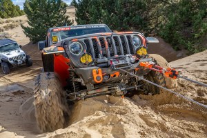 Warn Zeon XC csörlő – kompakt kialakítás overlander járművekhez